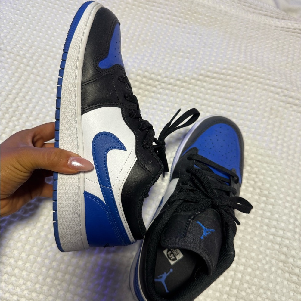 Jordan Black Sneakers